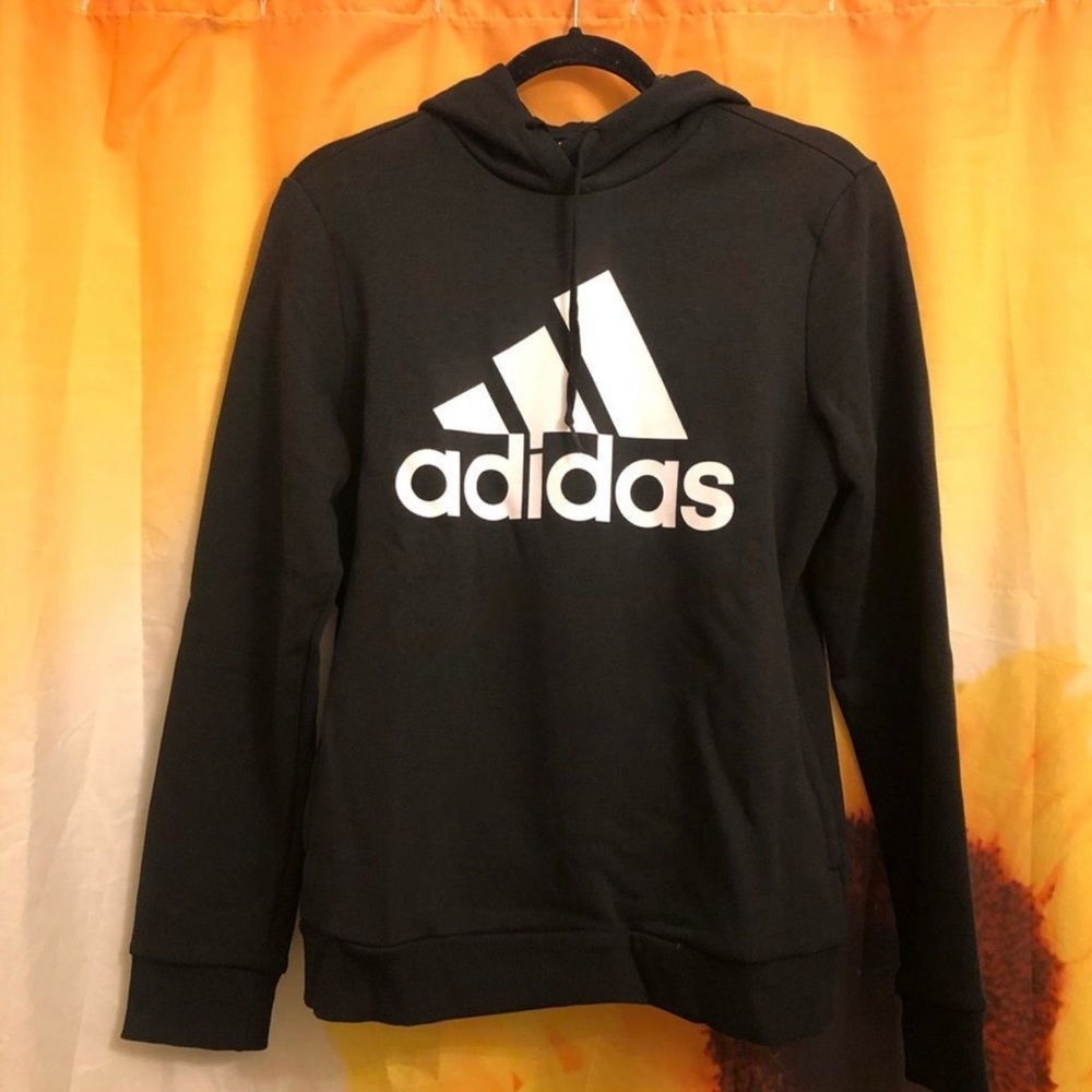 Size M Adidas hoodie NWT  *never worn * need a bigger size so selling this one